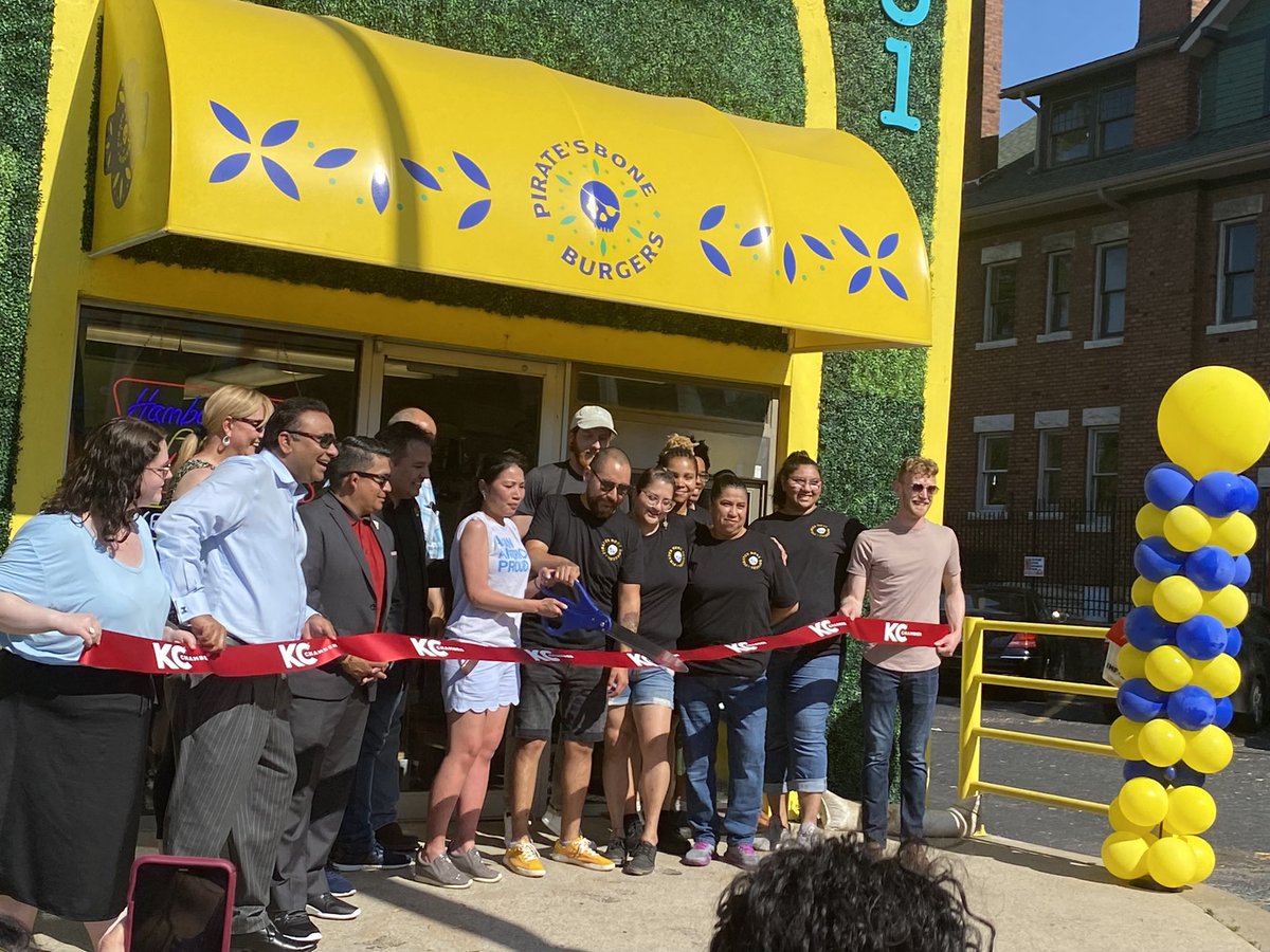kcchamberMEMBER's tweet photo. Congrats to Pirate’s Bone Burgers for the opening of their second Kansas City location! We had a great time celebrating with you at the ribbon cutting! #BigScissorsKC #Open4BizKC https://t.co/FP8UERgPXG