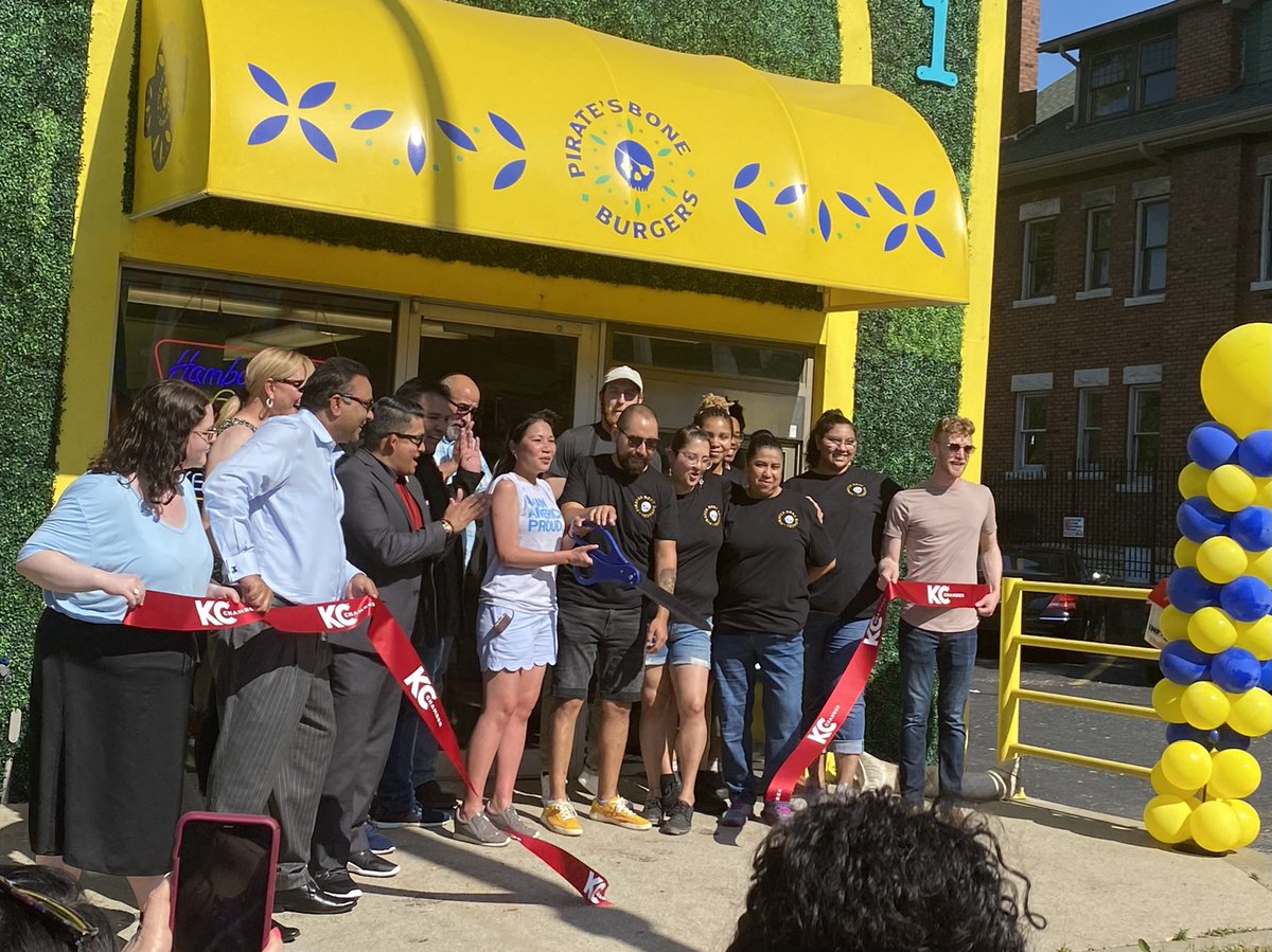 kcchamberMEMBER's tweet photo. Congrats to Pirate’s Bone Burgers for the opening of their second Kansas City location! We had a great time celebrating with you at the ribbon cutting! #BigScissorsKC #Open4BizKC https://t.co/FP8UERgPXG