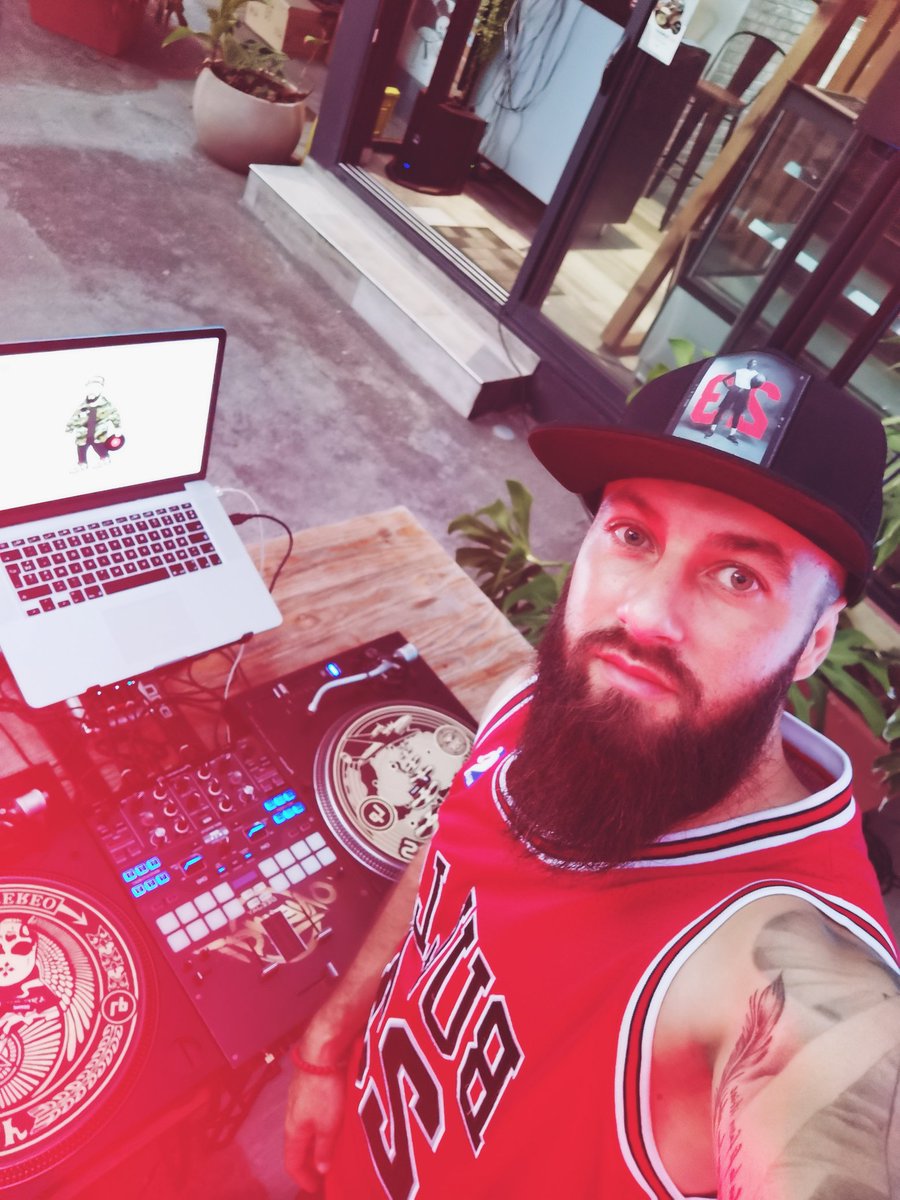 DEEJAYONEMAT's tweet photo. En place pour l'AFTERWORK au
Coffee Factory
Start à 18h30
Soul R'n'b Afrobeat Chill Music
À toute
#dj #onemat #coffeefactory https://t.co/Xl25d4BBI2