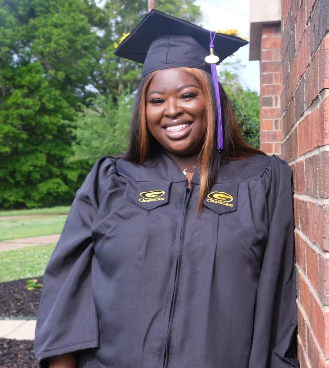 Grambling1901's tweet photo. She's a first generation graduate who now holds a Bachelor's degree in Criminal Justice. Jaleeh Edwards will continue her education and go to law school. Her words, "I'm one degree hotter."👏🏾👏🏾 #CongratsGrad #gramgrad22 https://t.co/bTTgWwZdcm