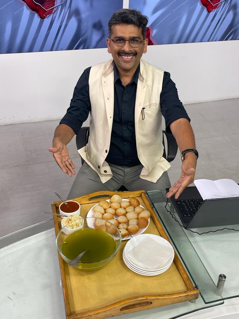 sanket's tweet photo. हिंदी बोलता हूँ 
गोल गप्पे (पानी पूरी) खाता हूँ 

तमिल नाडू के मंत्री जी हमें माफ़ करें। https://t.co/hUk7jJ2yH0