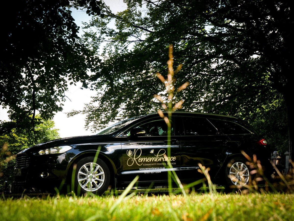 SmaranFuneral's tweet photo. At Smaran, working in partnership with @RemembranceGLTD we offer a 24-hour emergency collection and support service, accessible by phone 365 days a year.

TEL: 0161 637 0304

#Manchester #GreaterManchester #Asian #Indian #SouthEastAsian #Funeral #FuneralServices #FuneralDirector https://t.co/afPfQX3aPX