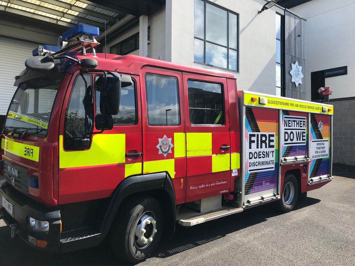 GlosCC's tweet photo. A fire engine wrapped in rainbow colours will be at the #PicnicInThePark event in #Cheltenham on Sunday as @Glosfire shows its support for @prideinglos. Read more here: https://t.co/gHQJkSdqSe #Pride https://t.co/w4WeCdROLs