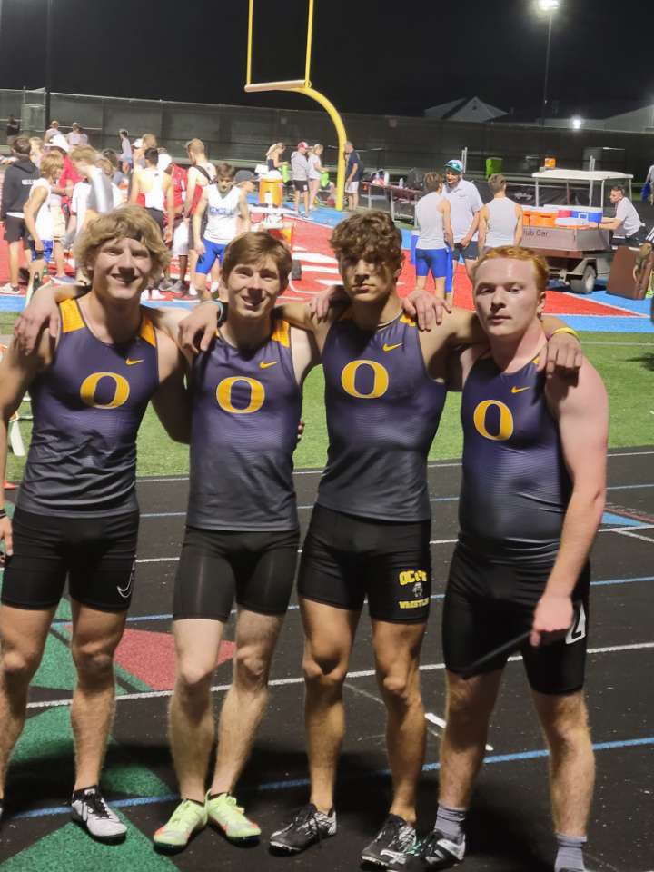 MJcalaway15's tweet photo. Still got more to prove. 4x400 2nd place, 4x200 3rd place beating a meet record. https://t.co/dxwFdTnDvT