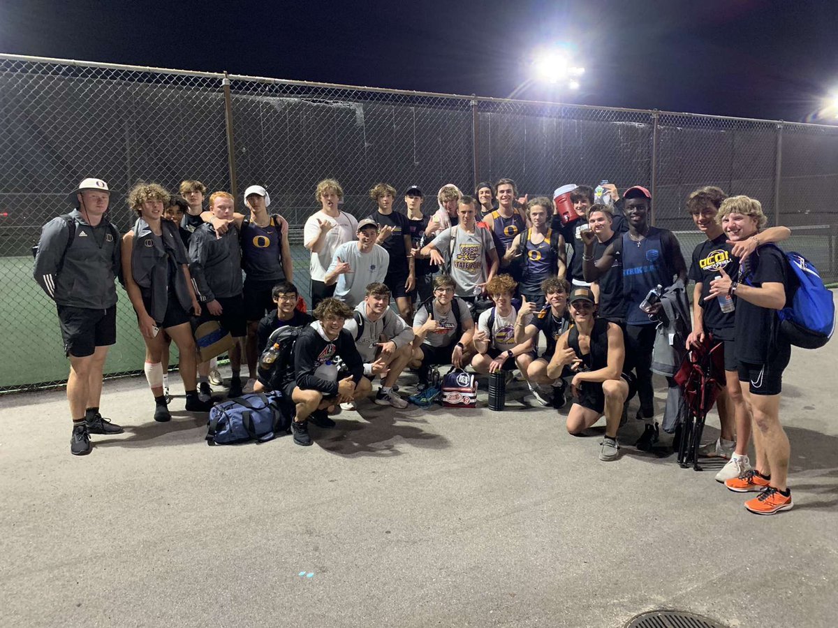 MJcalaway15's tweet photo. Still got more to prove. 4x400 2nd place, 4x200 3rd place beating a meet record. https://t.co/dxwFdTnDvT