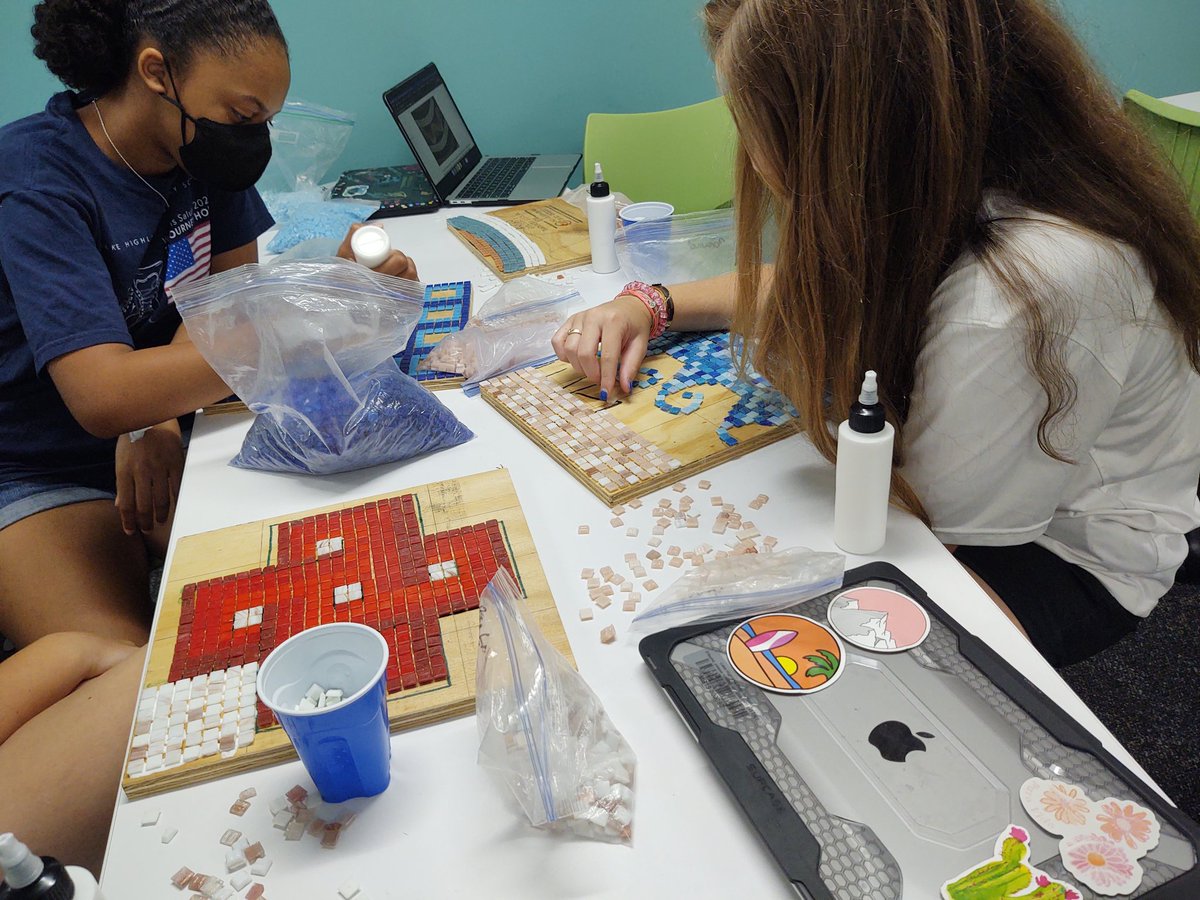 ccc_language's tweet photo. Mosaic continue! @LHPclassroom #lhpclassroom https://t.co/OED0UfTOxl