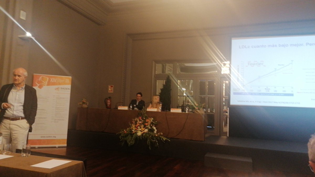 sadenorg's tweet photo. Dr. Civeira.
Nuevos horizontes terapeúticos en dislipemia.
#CongresoSADEN https://t.co/TlR5SVZVWo
