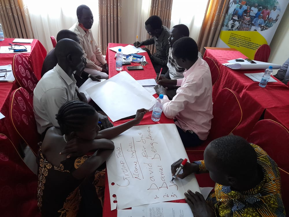 This week (Tuesday and Wednesday), <a href="/DefyhatenowEA/">#defyhatenow_East Africa</a> engaged 18 journalists &amp; 29 civil society actors, religious leaders, public prosecution attorneys and healthcare workers in Bor, Jonglei State on rumour management, health misinformation and digital wellness.

#SouthSudan #SSOT
