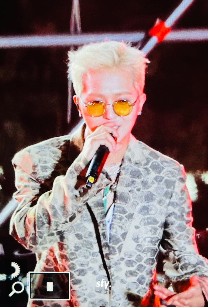 songforyoumino's tweet photo. 220513 성균관대 
케이팝의 귀환.... 🔥
#위너 #송민호 #미노 #WINNER #MINO https://t.co/QXZiyUKiOC