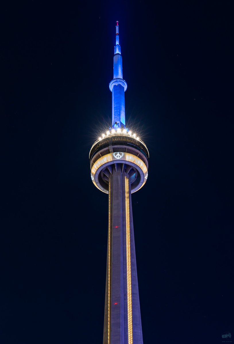 MWilsonMedia's tweet photo. On May 9, 2022, in recognition of Europe Day and as a tribute to Ukraine, the @EUinCanada lit Canadian landmarks, including the @TourCNTower blue and yellow. 🇪🇺🇺🇦

#EuropeDay #EU #EuropeanUnion #Ukraine #FreeUkraine #StandWithUkraine #StandUpForUkraine #CNTower #Toronto #Canada https://t.co/Xr9uSm2LZh