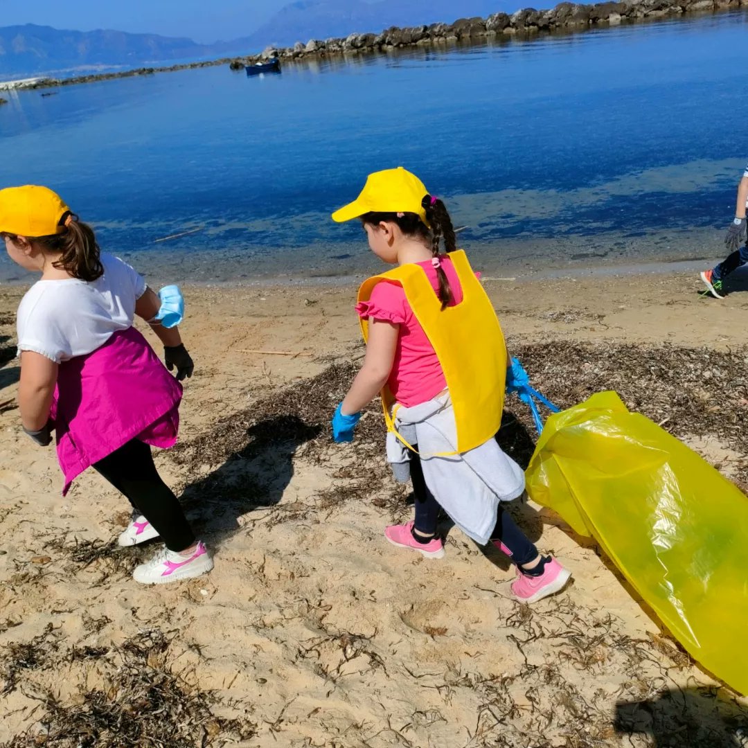 LegambienteP's tweet photo. Spiagge pulite 2022
Trappeto, spiaggia Praiuledda
#Legambiente
#spiaggepulite
#Trappeto https://t.co/XR46xEeJwU