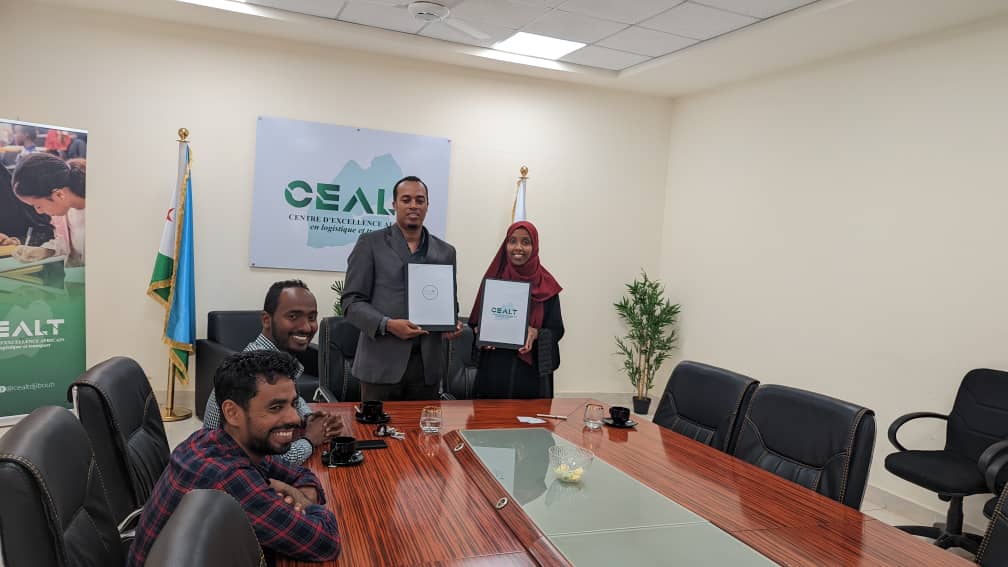 ecoloadjibouti's tweet photo. Signature mercredi 11 Mai 2022 par l'équipe du CEALT, Centre d'Excellence Africain en Logistique &amp; Transport de la charte @ecoloadjibouti.
Un beau partenariat &amp; un engagement fort pr la mise en œuvre d’actions en faveur de l’environnement. Bravo à tous!
@the_ACEProject #Djibouti https://t.co/heVWLRo5OJ