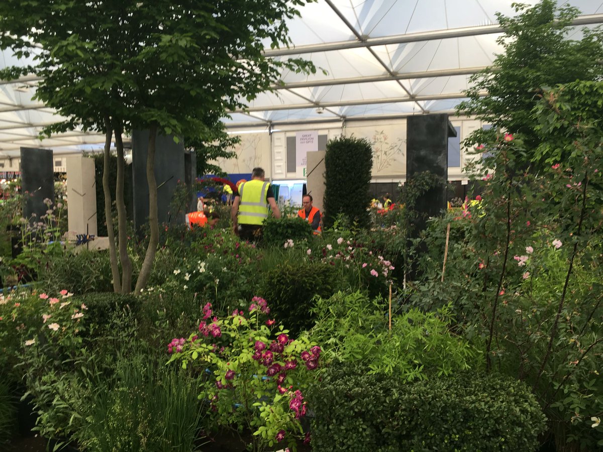 As we start work on this year's #MetaGarden build for the #ChelseaFlowerShow, here's a #flashbackfriday to building <a href="/PerennialGRBS/">Perennial</a> Lifeline Garden for CFS 2019, designed by Colm Joseph and Duncan Cargill and inspired by the Laskett garden belonging to Sir Roy Strong.