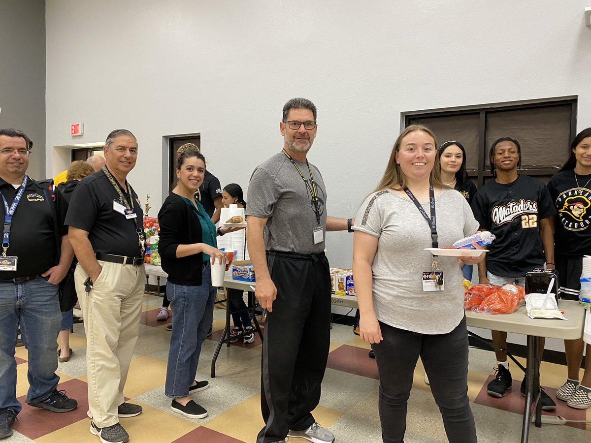 Parkland Library (@parklandlibrar1) on Twitter photo Happening only at <a href="/ThePark/">thepark.eth</a> our awesome #Stuco providing breakfast for our amazing faculty and staff this morning! Thank you <a href="/MatadorStuCo/">Parkland Student Council</a> <a href="/JSalgado_PHS/">Javier Salgado</a> Happening only at <a href="/ThePark/">thepark.eth</a> our awesome #Stuco providing breakfast for our amazing faculty and staff this morning! Thank you <a href="/MatadorStuCo/">Parkland Student Council</a> <a href="/JSalgado_PHS/">Javier Salgado</a>