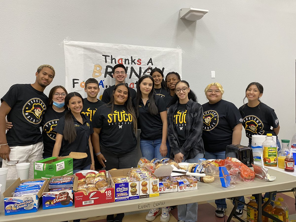 ParklandLibrar1's tweet photo. Happening only at @ThePark our awesome #Stuco providing breakfast for our amazing faculty and staff this morning! Thank you @MatadorStuCo @JSalgado_PHS https://t.co/WUJfDRsLgb