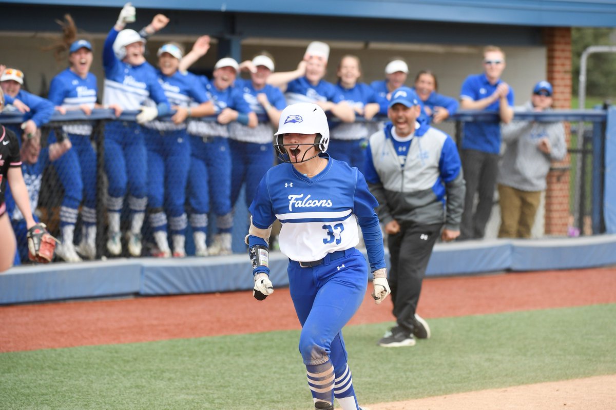 CUWFalcons's tweet photo. It is game day in Ohio for @CUW_SB!
🔵 NCAA Tournament vs. No. 13 Roanoke
⏰ 4:30 / Cleveland, Ohio
📊 https://t.co/fe8h9xu7rN 
📺 https://t.co/xNbpSthWHN
#⃣ #d3sb #NACCtion #CUWsoarsHigher https://t.co/VQL7vyWEce