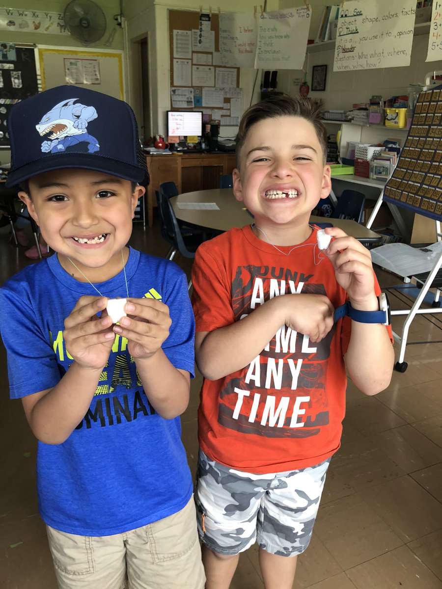 These two kiddos lost teeth within 5 minutes of each other today!  🦷