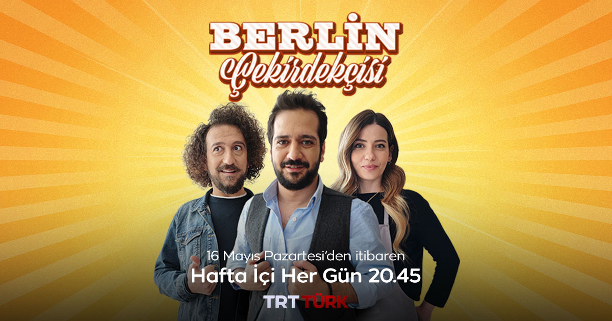trtturk's tweet photo. Bu pazartesi, çekirdeklerimizi alıp ekranlarımızın başında buluşuyoruz! 😄

Çok kısa dizi "Berlin Çekirdekçisi" 16 Mayıs Pazartesi günü TSİ 20:45'te #TRTTÜRK'te başlıyor! 📺 https://t.co/YxFrMlei5J