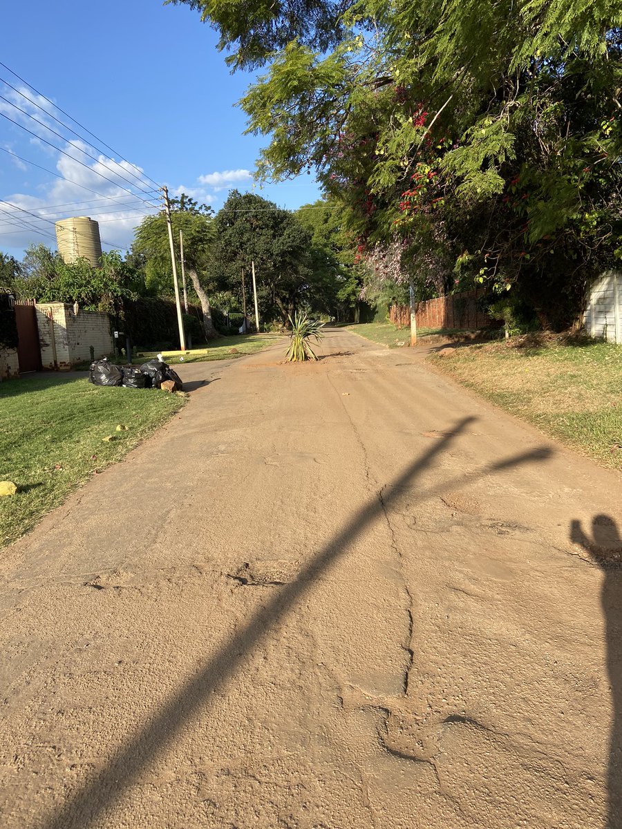EnardEn's tweet photo. Nyika inovakwa nevene vayo. https://t.co/ZkEahtNmrl