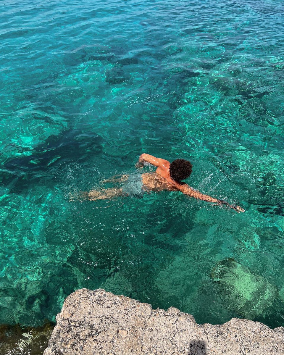 Georgiaindia's tweet photo. sea>>>pool https://t.co/D2khwoppva