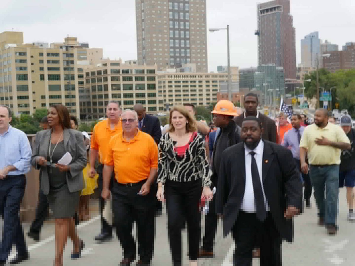 LaborPressNY's tweet photo. Union Gives Up on Epic Charter/Spectrum Strike
#SPECTRUM    https://t.co/QYbRUKEy97 #local3 @stucknation #CorporateGreed #workingclass https://t.co/gZXcMsmLQ9