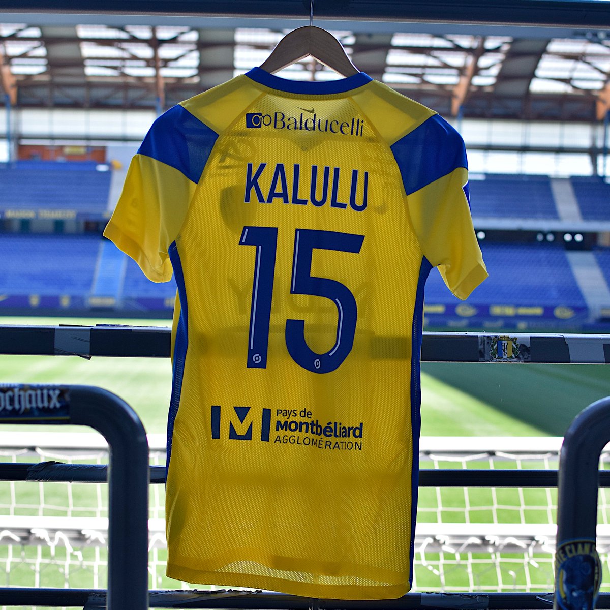 FCSM_officiel's tweet image. 🦁🆕 @BalduOpticiens, partenaire du FCSM, s'affichera sur les tenues des Jaune et Bleu à l'occasion de #FCSMDFCO ce samedi.

🎁 Pour gagner le maillot de @KaluluAldo :
⚠️ 𝗥𝗧 + 𝗙𝗼𝗹𝗹𝗼𝘄

(Un maillot en jeu - multipliez vos chances sur Facebook et Instagram)