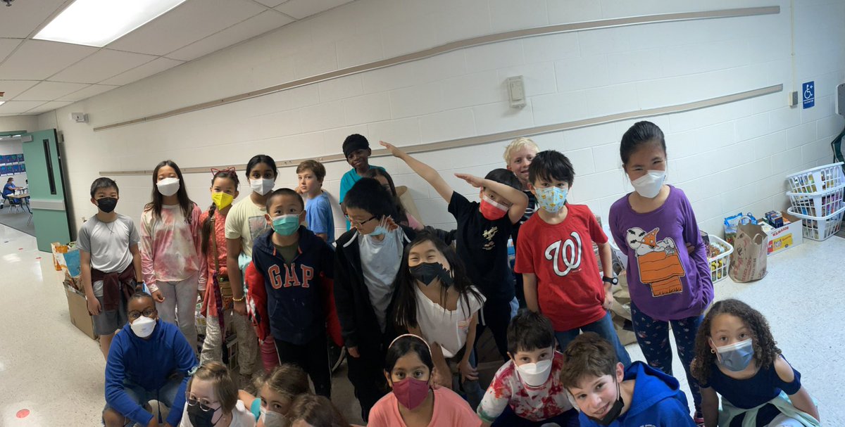HWES_MrsEpps's tweet photo. Fourth graders participate in #servicelearning @HuntersWoodsES to organize Stuff the Bus donations for the SLHS food pantry @FCPSRegion1 #globalandethicalcitizens #4thgraderocks #gooddayswork https://t.co/HNNFC2qTXG