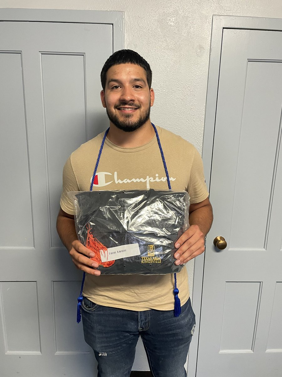 TAMUK_SSS's tweet photo. Congratulations Fabian! #firstgeneration https://t.co/5GjPo55yZp