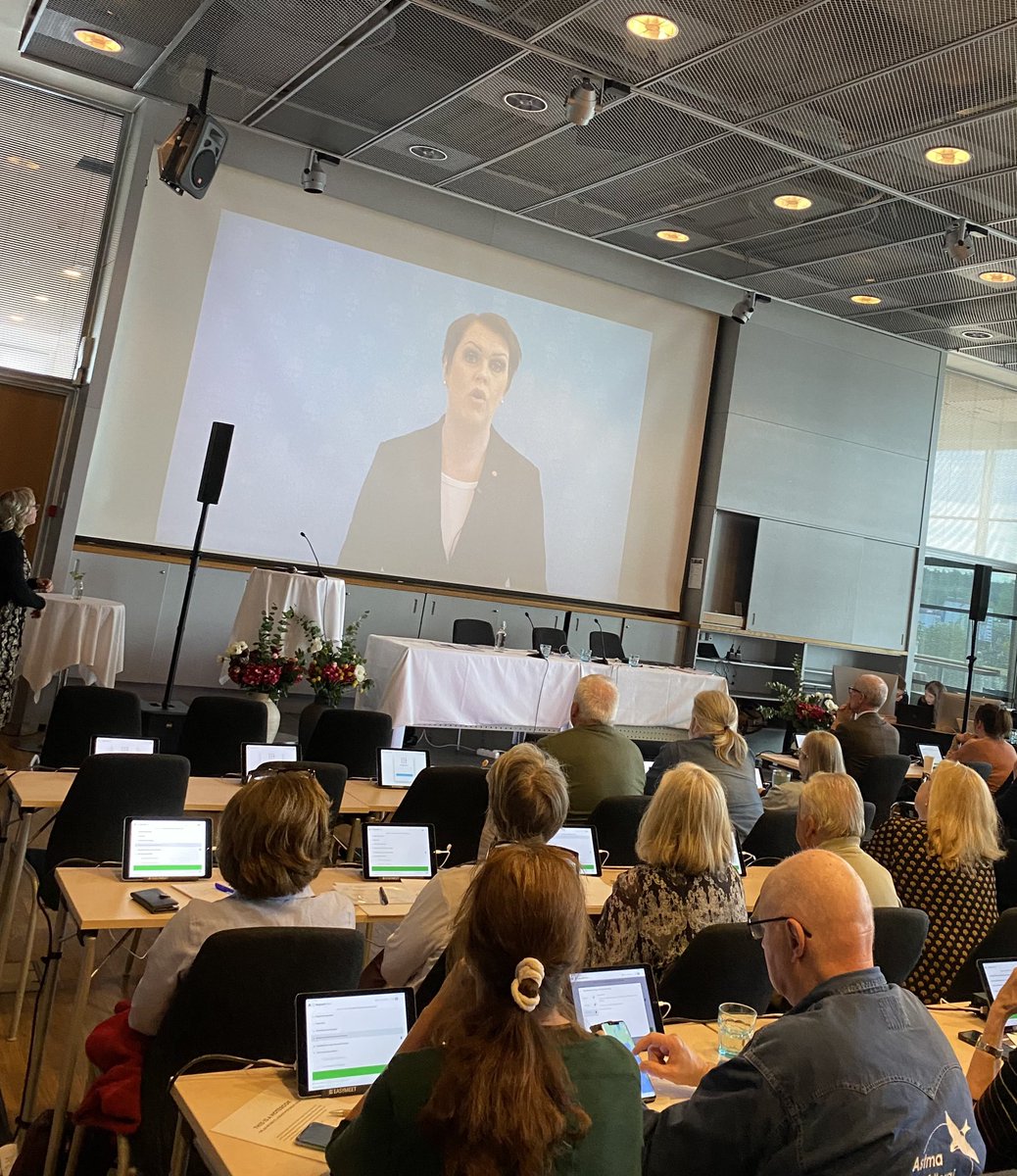AochAF's tweet photo. Stort tack @lenahallengren för den fina hälsningen till ombuden på vår kongress! #svensktallergiprogram #kongress #allergier #vardpol https://t.co/Yg01yvXGhb