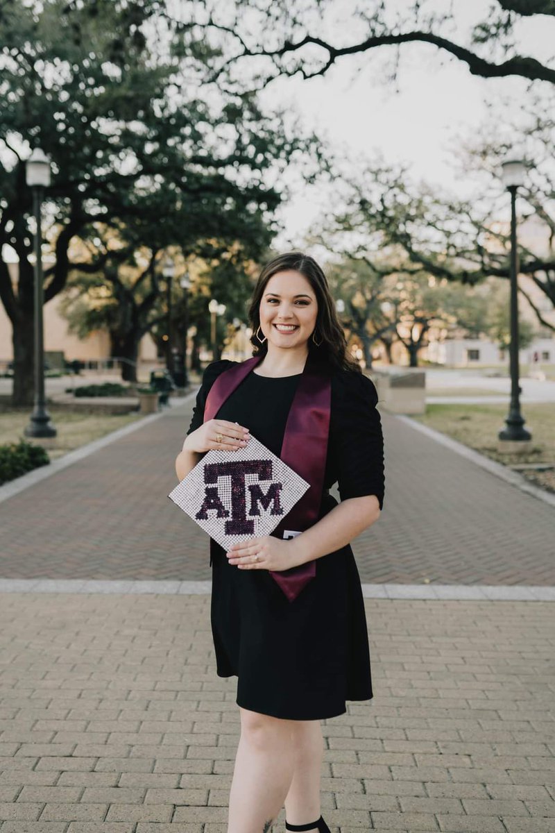 kacieattlee's tweet photo. #TAMUgrad https://t.co/vfYuAaEdrl