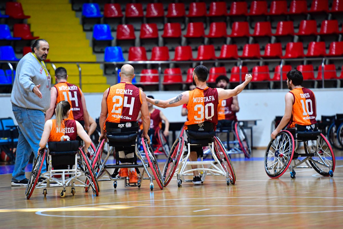 🦁 #EngelsizAslanlar 𝗴𝗮𝗹𝗶𝗽! 💪 TSBSL 27. Hafta Yalova OSK: 51 🟨🟥Galatasaray Tunç Holding: 74 Uğur Toprak 24, Enes Bulut 18, Mücahit Günaydın 10, Hüseyin Avni Dalman 9, Mustafa Muhittinoğlu 5, Deniz Acar 4, Fikri Gündoğdu 2, Zafer Gültekin 2