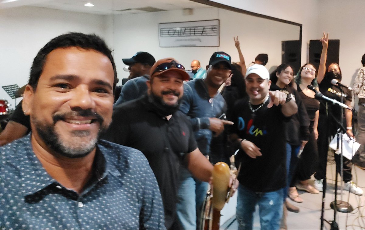 Tarima & Co. 🇵🇷 (@monchoprotools) on Twitter photo Hoy!!! Este corillo estaremos haciendo la parte de plena en el Centro de Bellas Artes de Santurce en el concierto de <a href="/HenryColeDrums/">Henry Cole on drums</a>. Ahí, Henry presentará su nueva producción discográfica Buscando La Vida. Verifica si quedan boletos en ticketera.com. Hoy!!! Este corillo estaremos haciendo la parte de plena en el Centro de Bellas Artes de Santurce en el concierto de <a href="/HenryColeDrums/">Henry Cole on drums</a>. Ahí, Henry presentará su nueva producción discográfica Buscando La Vida. Verifica si quedan boletos en ticketera.com.