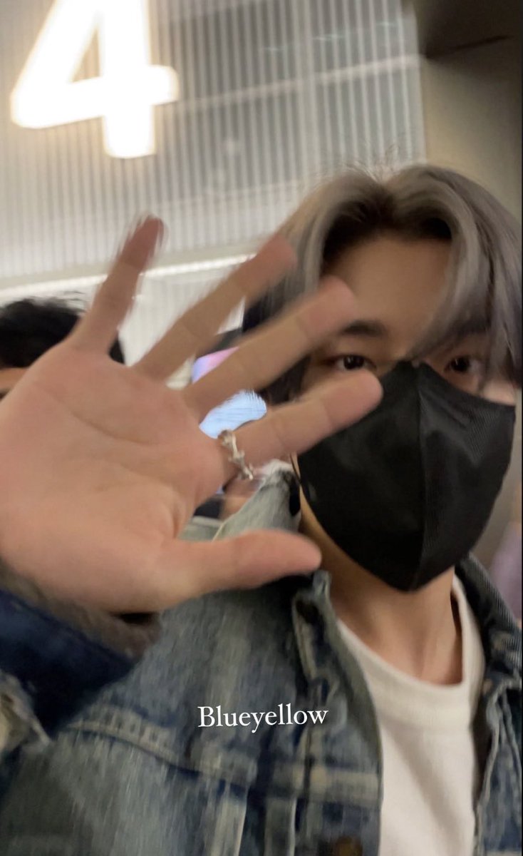 sjydaiIy's tweet photo. this is so close omg #enhypen_jake https://t.co/YKMRqbj9W6