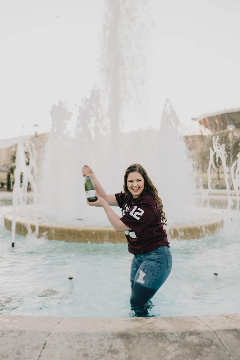kacieattlee's tweet photo. #TAMUgrad https://t.co/D9Jt91VGCO