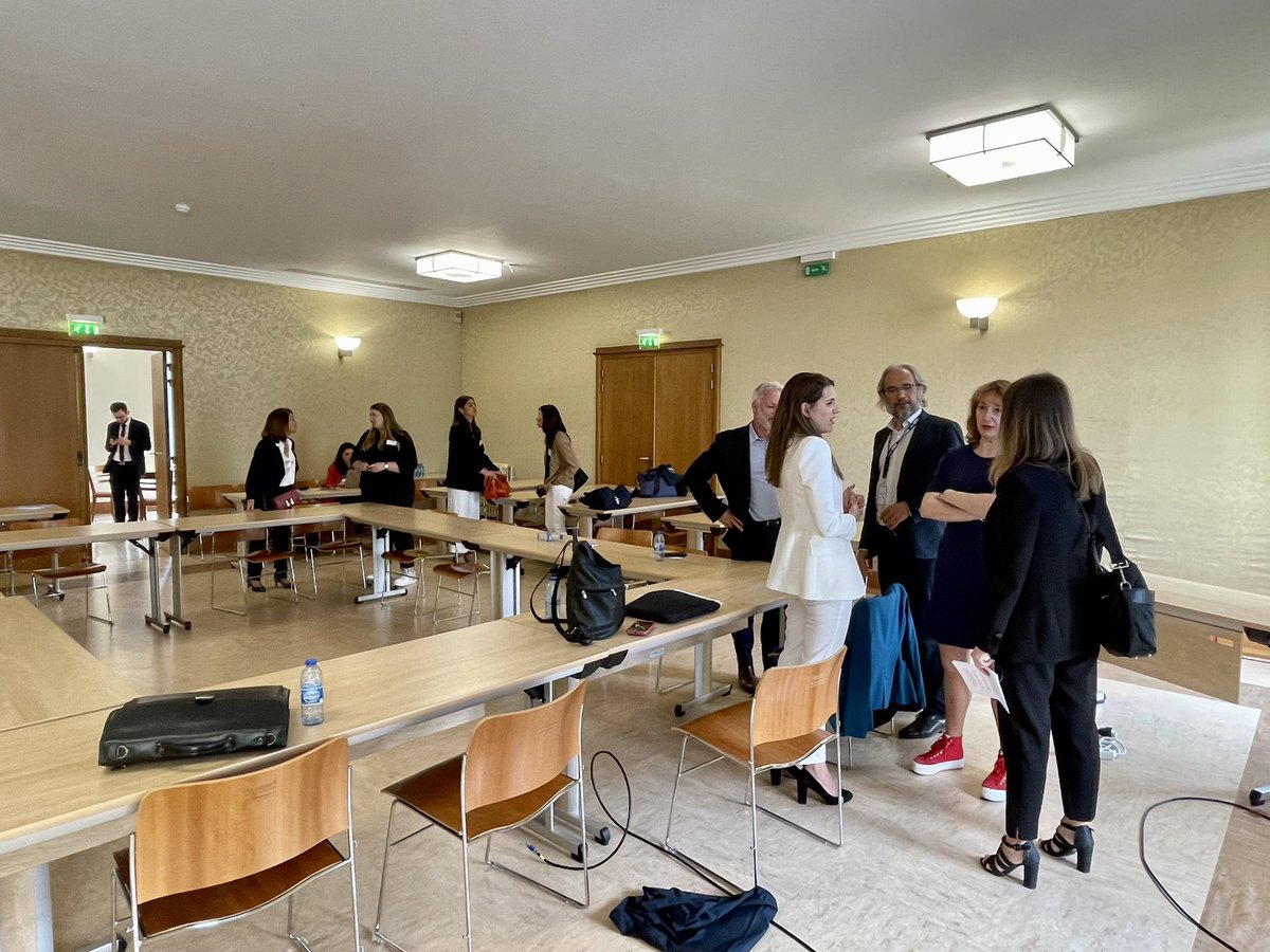 📣 L’équipe de Women4Cyber France était présente hier lors du <a href="/ParisCyberSumIT/">Paris Cyber Summit 2024</a> 2022 ! .

📍<a href="/aldelariviere/">Anne-Laure de La Rivière</a>, Fatiha Zeghoudi et Catherine Teinturier ont présenté le plan d’action devant nos futurs partenaires .

📍Merci à toutes et tous ! Pour nous écrire : contact@women4cyber.fr