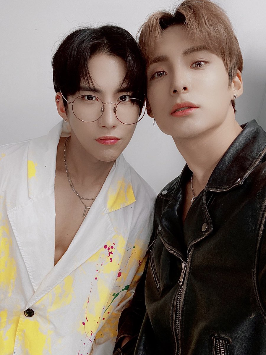 T_als32's tweet photo. WowJun.. JunWow..?
♥️💜
#ACE #에이스 #WowJun #JunWow #ACE_Junhee #ACE_Wow #ACE_Sehyoon @official_ACE7 https://t.co/SBh88dD758