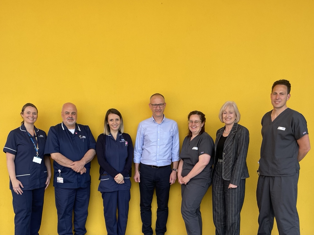 This the team behind our donation simulation day. 

CLODS, SNODS and our #organdonation chair 

#teamwork

<a href="/VikkiLloyd/">Vikki Lloyd</a>  <a href="/LumeMustafa/">Lumnije Mustafa</a> <a href="/welshnatthomas/">Natalie Thomas</a> <a href="/drboothy/">Chris Booth</a> @martint_em