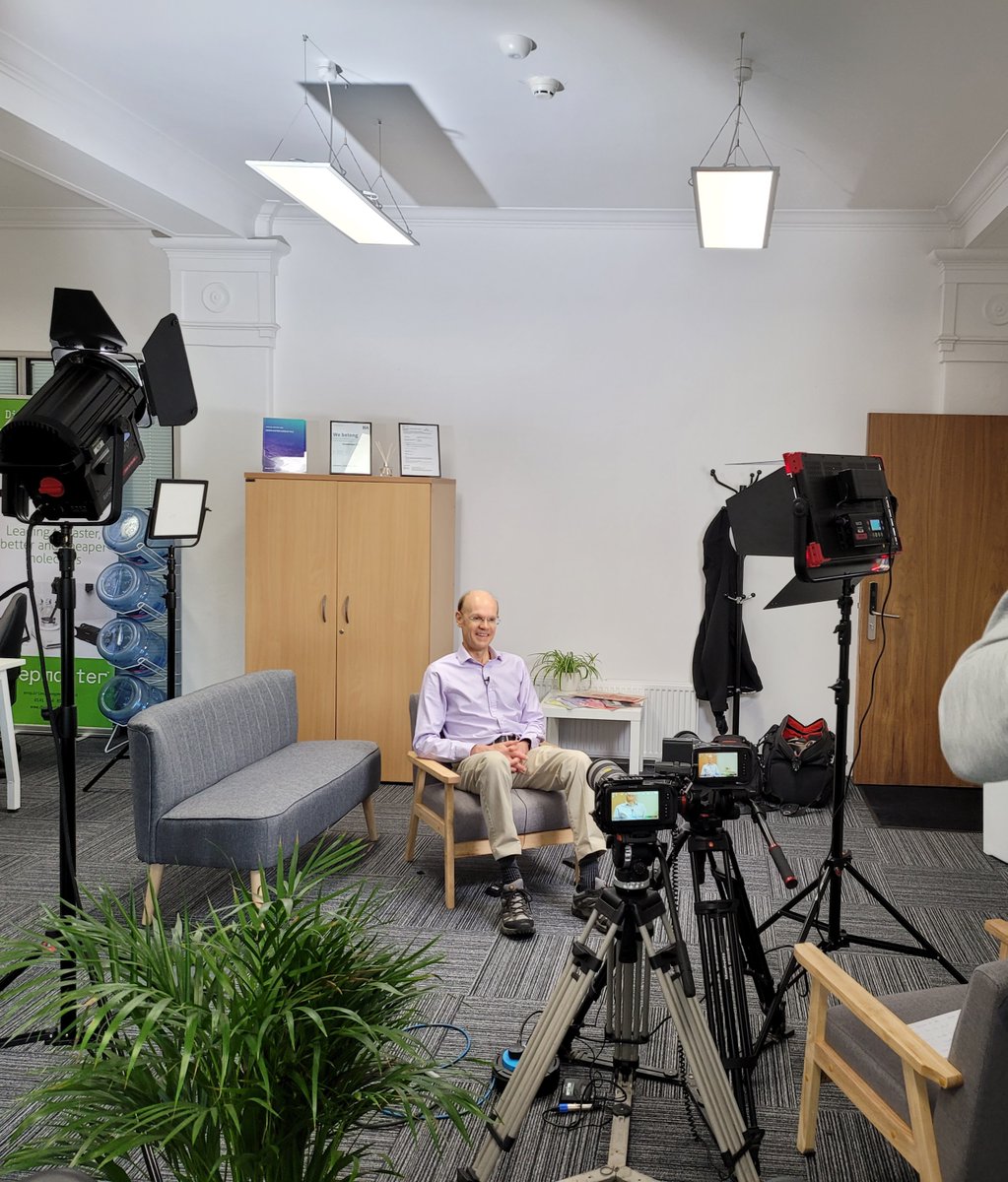 Chemailtd's tweet photo. A very exciting week of filming in the Glasgow office. Check out some of our behind the scenes photos! 

#digitisingchemistry #digitalglassware #deepmatter #thefutureofchemistry https://t.co/hik56iw3HA