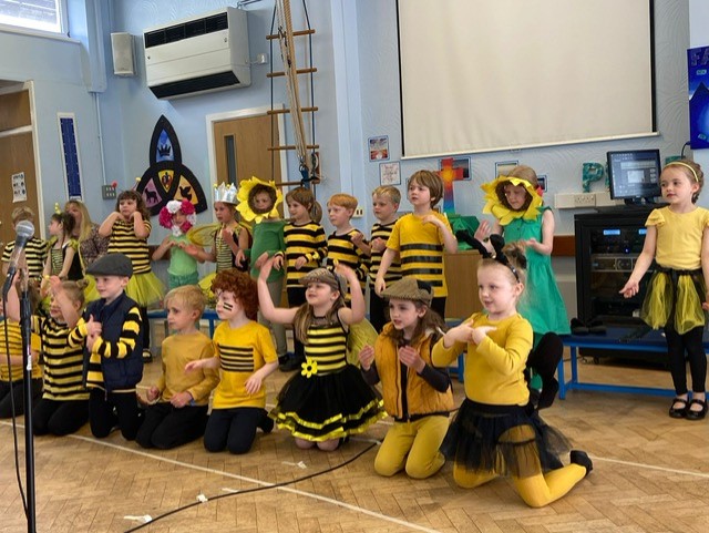 FrodshamCE's tweet photo. Year 1 were buzzing today in their assembly. We were so proud of them. What a bee..rilliant performance. #beemusical #wildlifeconnections https://t.co/Ac1xdO6l4G