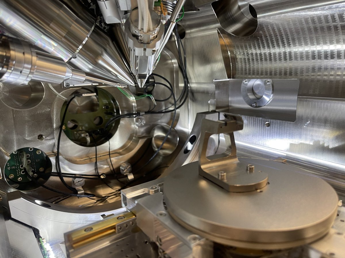 MizzouEMC's tweet photo. Missouri is now the proud owner of a FULLY equipped @thermosciEMSpec Hydra UX PFIB! ToF-SIMs ✅ EDS ✅ Plasma Milling ✅ UC SEM ✅ Now we have to decide if the materials or bio staff mills first! This is an amazing instrument! @letitbeDG added for scale reference! https://t.co/e4Z69Hv1al