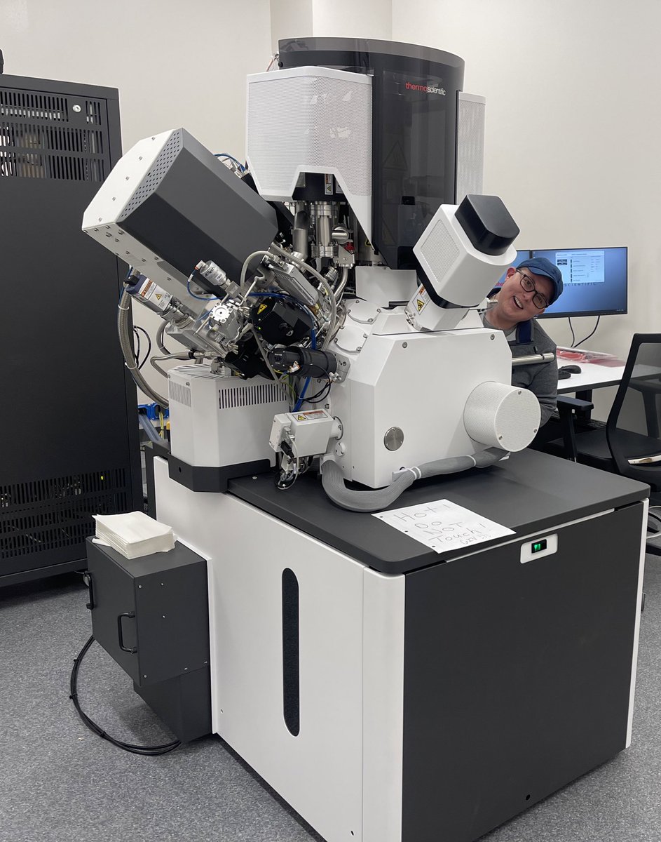 MizzouEMC's tweet photo. Missouri is now the proud owner of a FULLY equipped @thermosciEMSpec Hydra UX PFIB! ToF-SIMs ✅ EDS ✅ Plasma Milling ✅ UC SEM ✅ Now we have to decide if the materials or bio staff mills first! This is an amazing instrument! @letitbeDG added for scale reference! https://t.co/e4Z69Hv1al