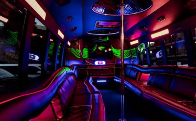 SIWGhana's tweet photo. Today is Friday!!!! We turn up on the bus!! 
We've got limited seats today, do ur booking early, book your seat number and let's have fun!!😎🔥

@jamgodkobbywest , @Depy_divv x @djsnake_gh are very ready to ride you home!!!❤🔥

Comment with #FormulaOne https://t.co/HxoHUXXZUx