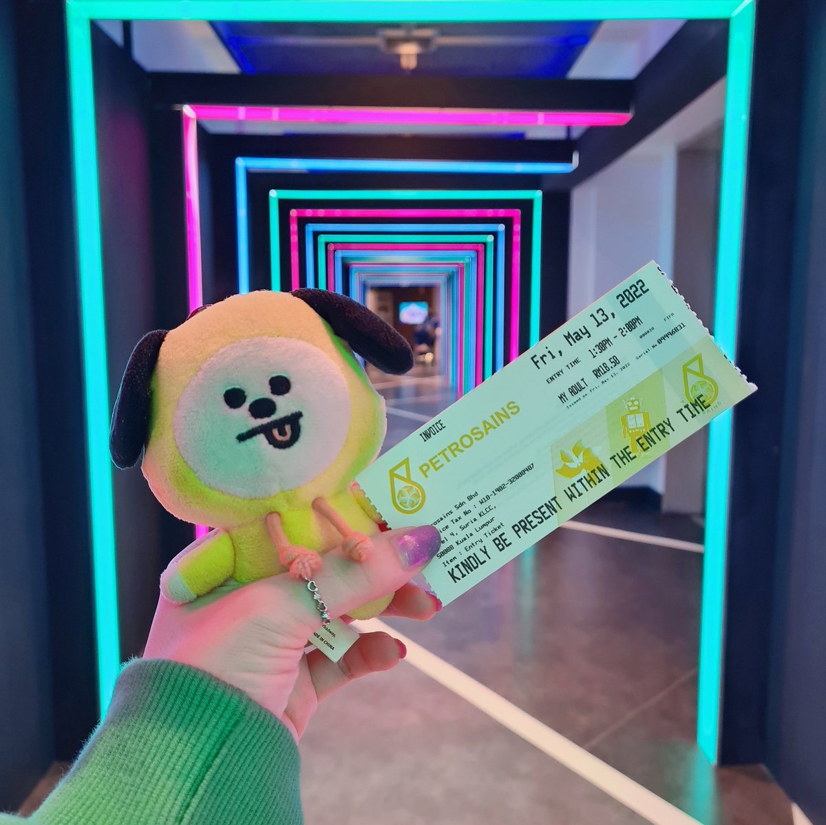 brendayee's tweet photo. Budak o'od siak ๐คญ
Visited Petrosains for the first time today ๐ฅ๐
Got scammed by a puzzle, lots of ooo aaaah moments, wheezing on a hanging bridge, too scared to try the VR console, had ice cream & doughnuts, got scared by a dinosaur ๐ฆ
#chimmy #chimdaily #์น๋ฏธ #์นจ๋ฐ์ผ๋ฆฌ https://t.co/6OhCXTXlvE