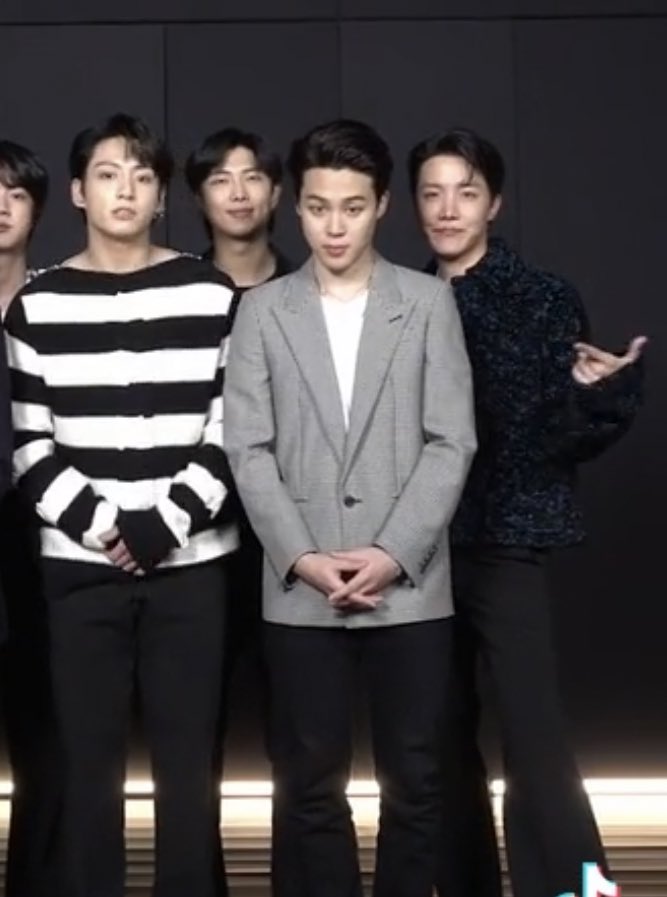 _Vinnerchild's tweet image. โห่ เอาอีก ผมทรงนี้ ทำอีกนะพี่ป้าค โคตรหล่อ อมก.ฮอตมาก ไม่แผ่วเลยสักนิด พ่อก็คือพ่อของจริง😭😭😭😭😭