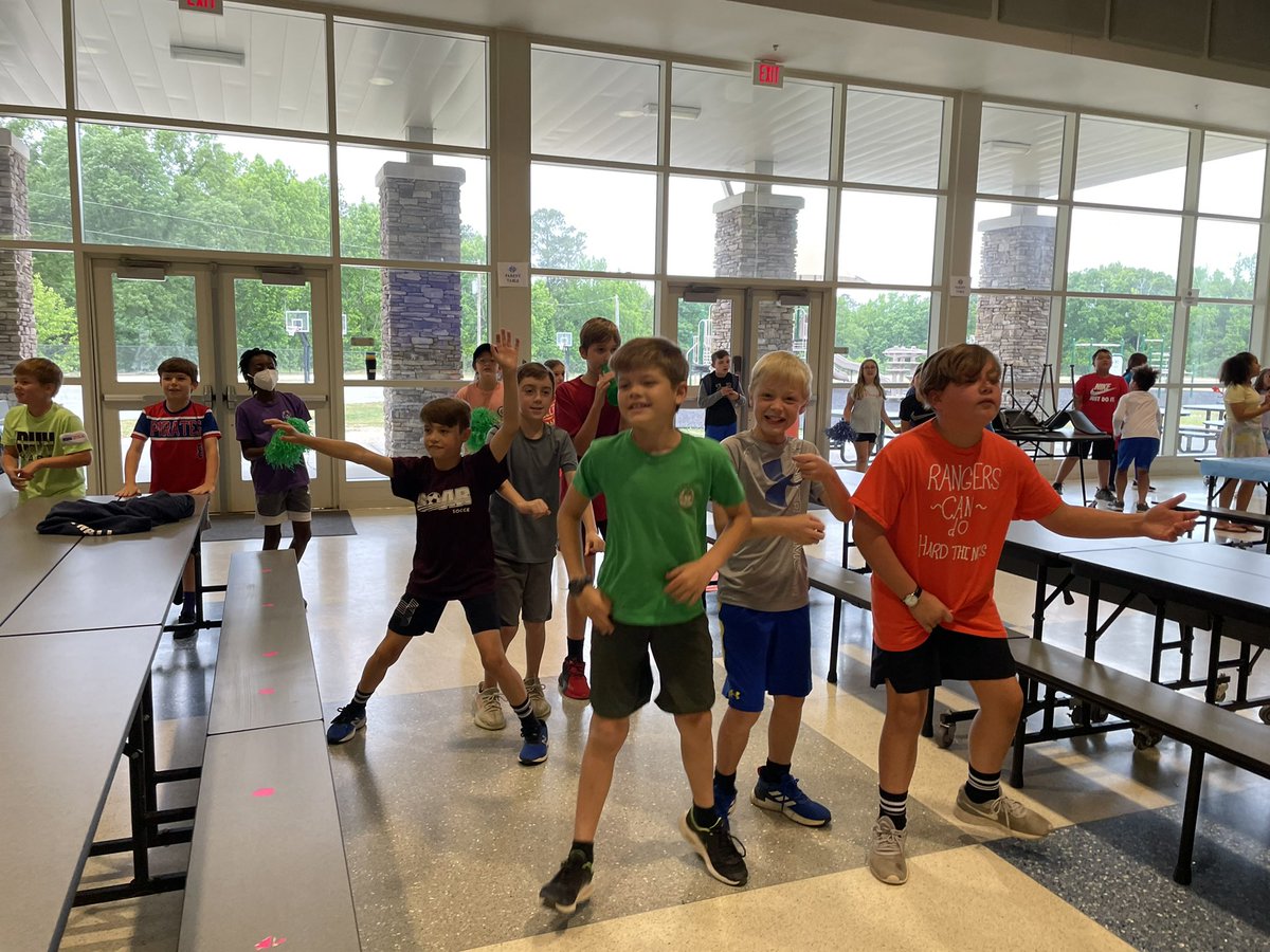 SimmsRCE's tweet photo. 4th grade test prep PREP RALLY! We will persevere and do our best!! #oneRCE #cantstop4thgrade https://t.co/1BfudgDl5B