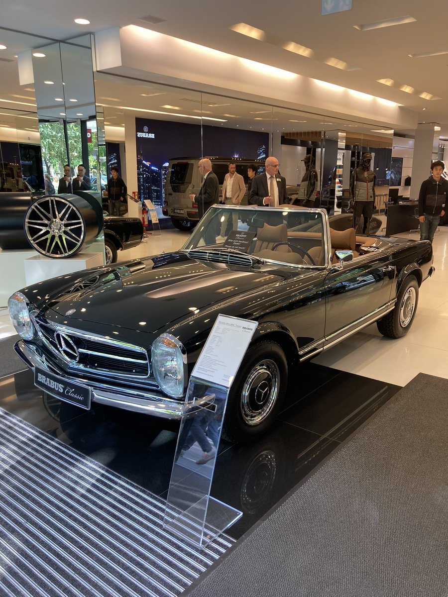 bondmediacrew's tweet photo. これも買えます。
ほとんど新車。新車の匂いする。#brabusclassic https://t.co/TTHOjnUPvZ