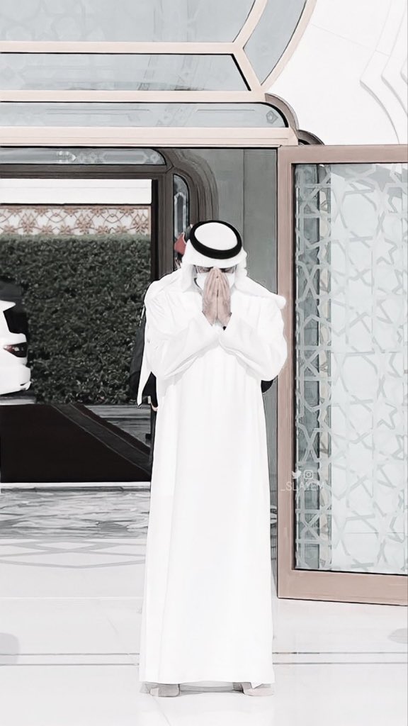 Alkwoafey's tweet photo. ودّع زايد و اليوم يودّع خليفة 💔
الله يجبر قلبك و يصبرك يا بو خالد https://t.co/7ybK6WDSYK