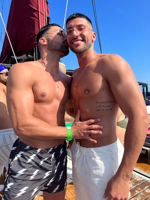 My TWIN is the best   Retweet if you like to us this way ❤️❤️  #brother #twin  @jj_malibu https://t.<a href="/tag/brother"class="tags"><span>#brother</span></a><a href="/tag/twin"class="tags"><span>#twin</span></a>