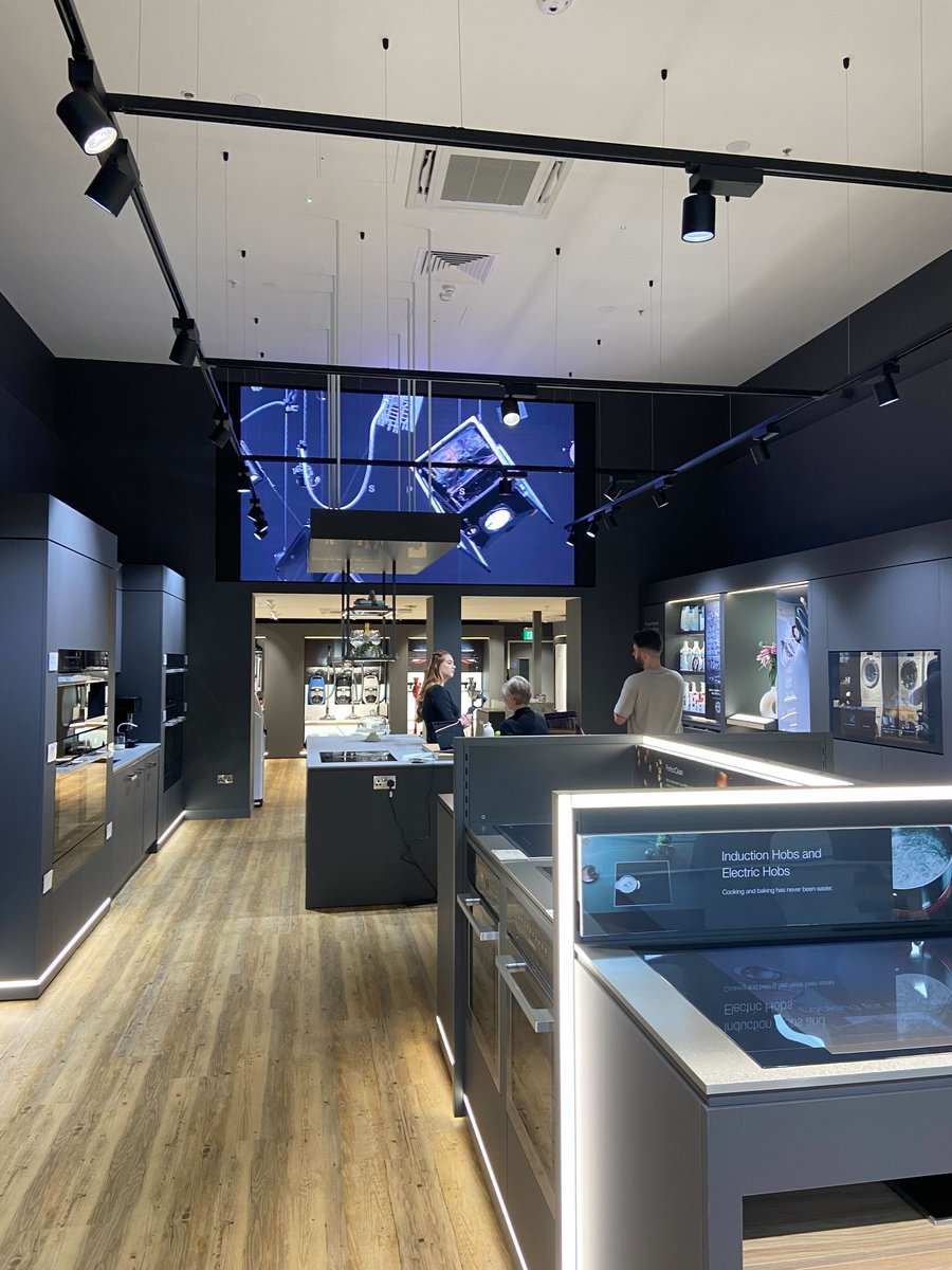 Team Go Instore checking out the new Miele showroom for something very exciting...👀

#LiveVideoShopping #Miele #LetsGo