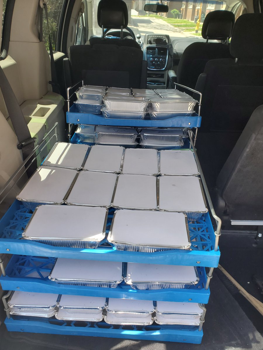 KensingtonCops's tweet photo. Helping those in the Alexandra Park community, one meal at a time (140 this time). A huge thank you to Kitchen24 for donating these meals.
#community #FightHunge https://t.co/OWyVQpHowT